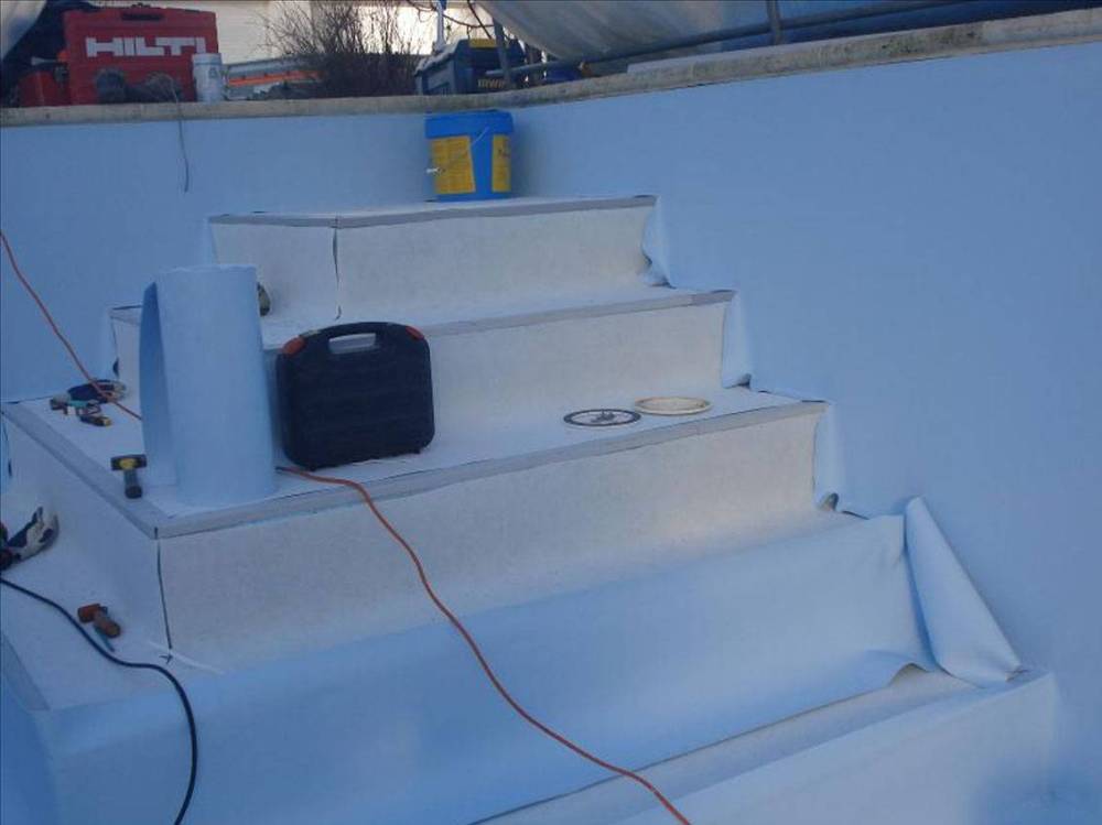 Finition d'un changement de liner sur des marches